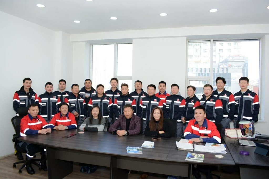 М&PES LLC-ийн баг, алба хаагчид